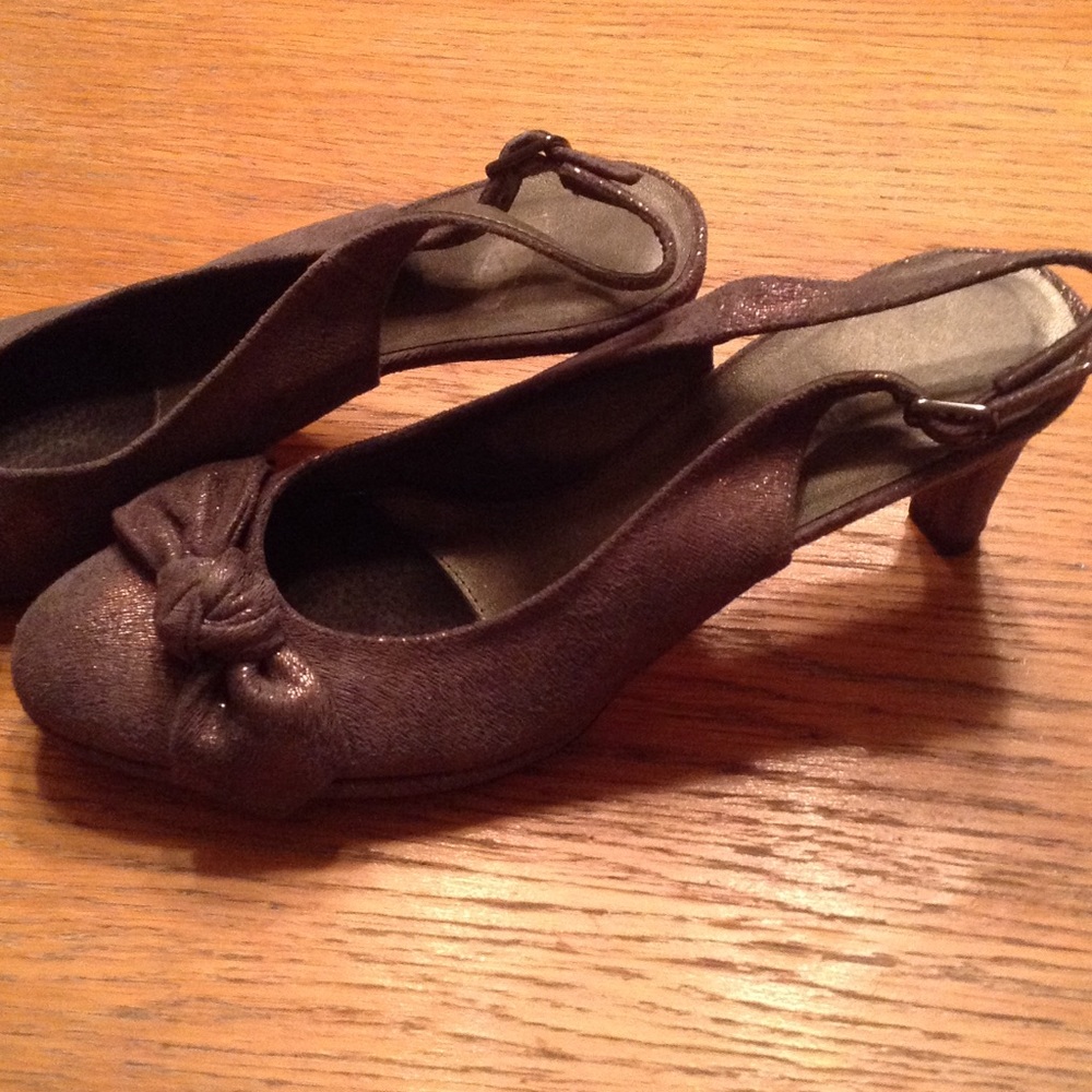 Vaneli Heels - Picture 2 of 2
